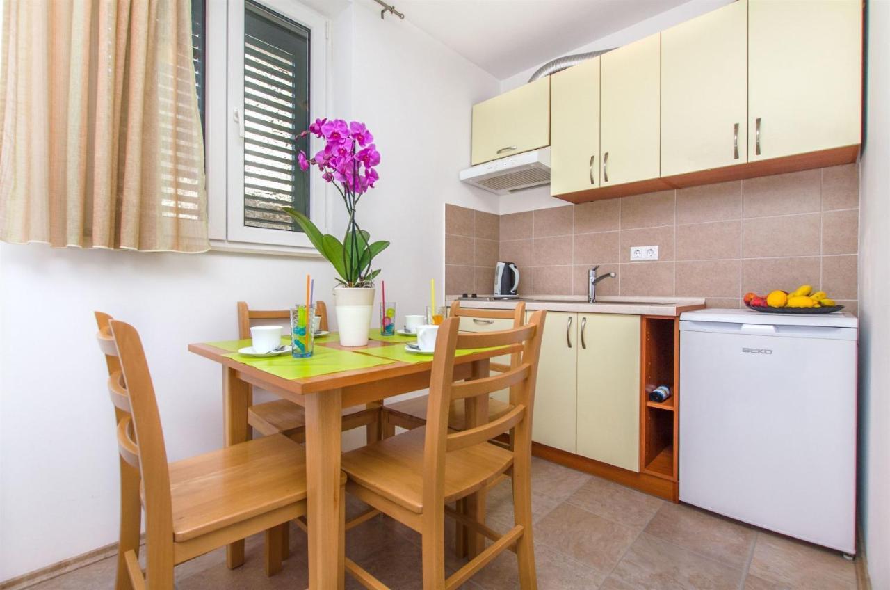 Apartments Mira أوميس المظهر الخارجي الصورة