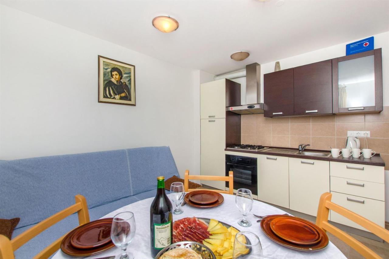 Apartments Mira أوميس المظهر الخارجي الصورة