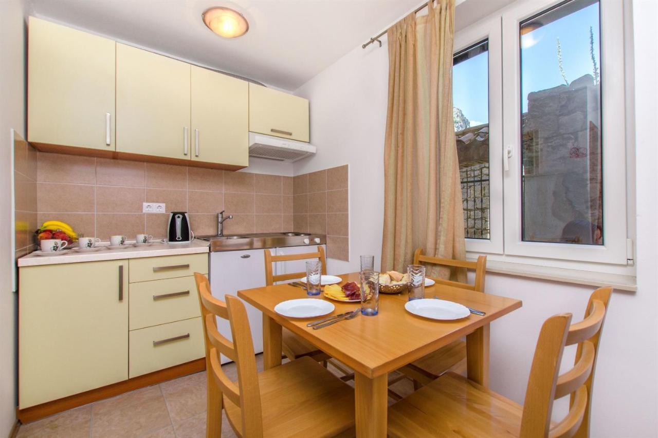 Apartments Mira أوميس المظهر الخارجي الصورة